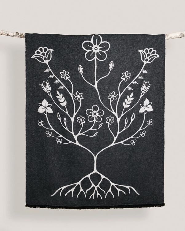 Mini-tipi-woodland-blanket-black