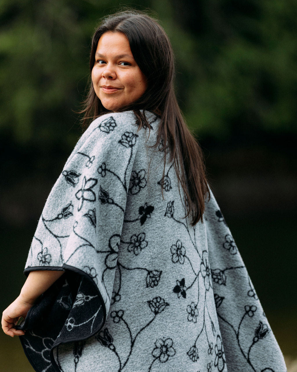 MINI TIPI Reversible Shawl