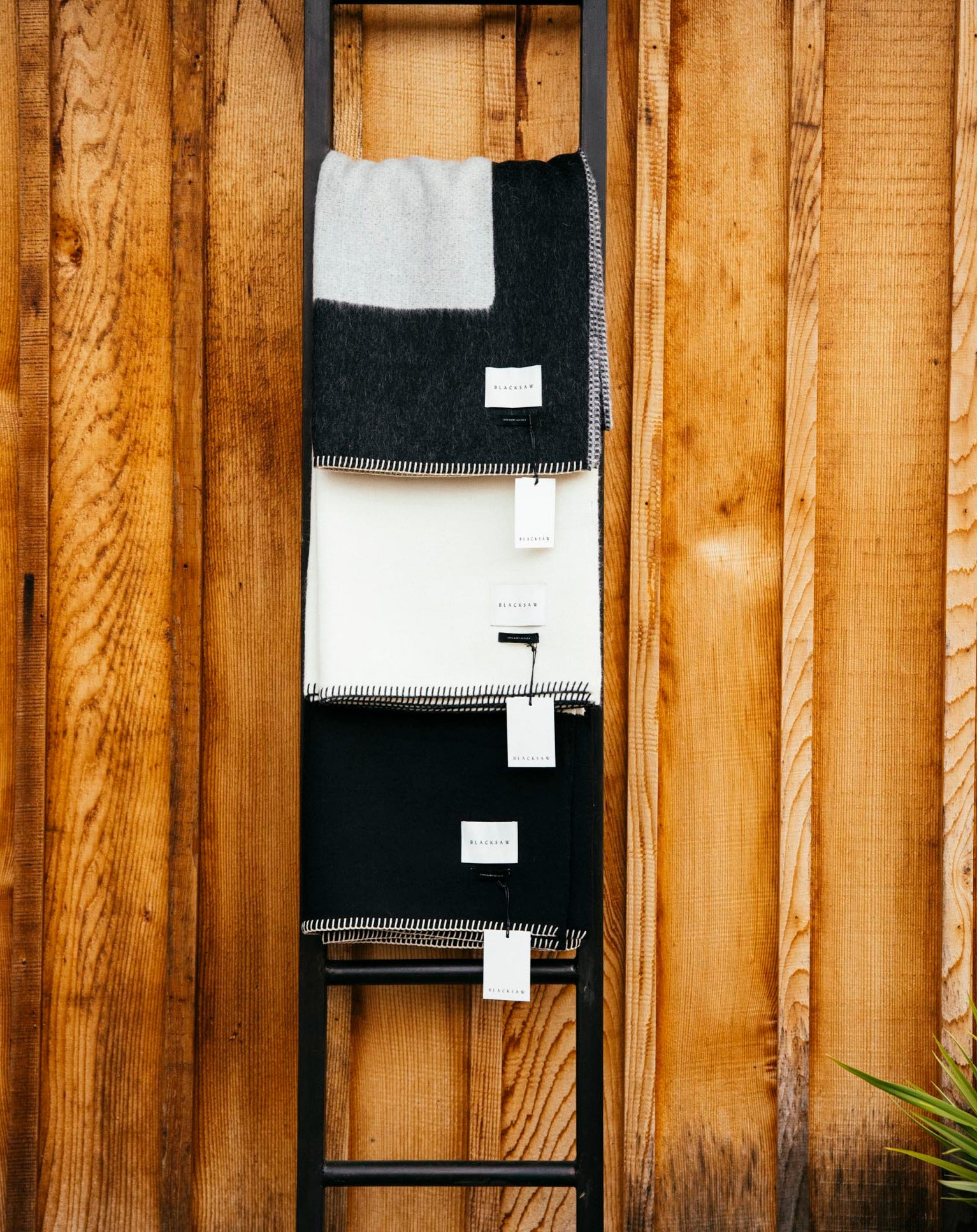 Generation Reversible Throw - Black/Ivory
