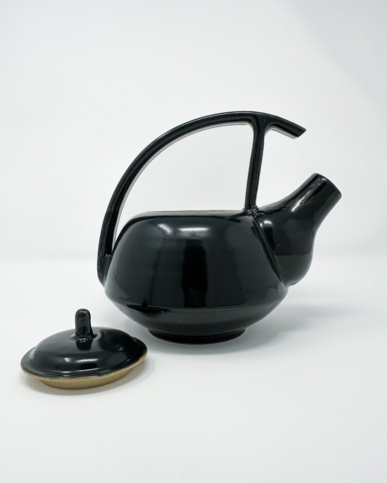 kate metten bauhaus teapot in black 