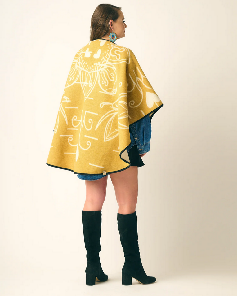 MINI TIPI Miel reversible shawl on model