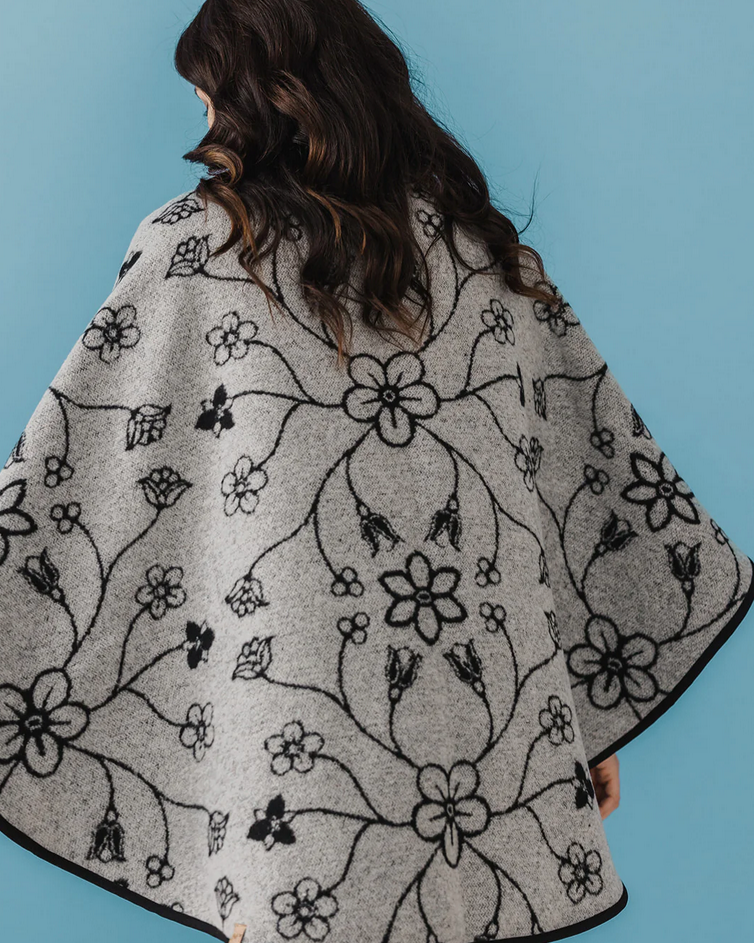 back of MINI TIPI fleurs reversible shawl on model