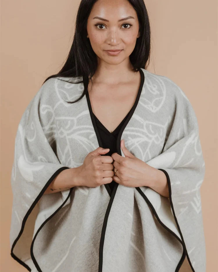 MINI TIPI birchbark reversible shawl on model