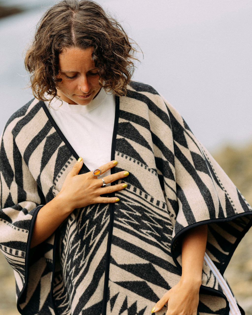 MINI TIPI Reversible Shawl