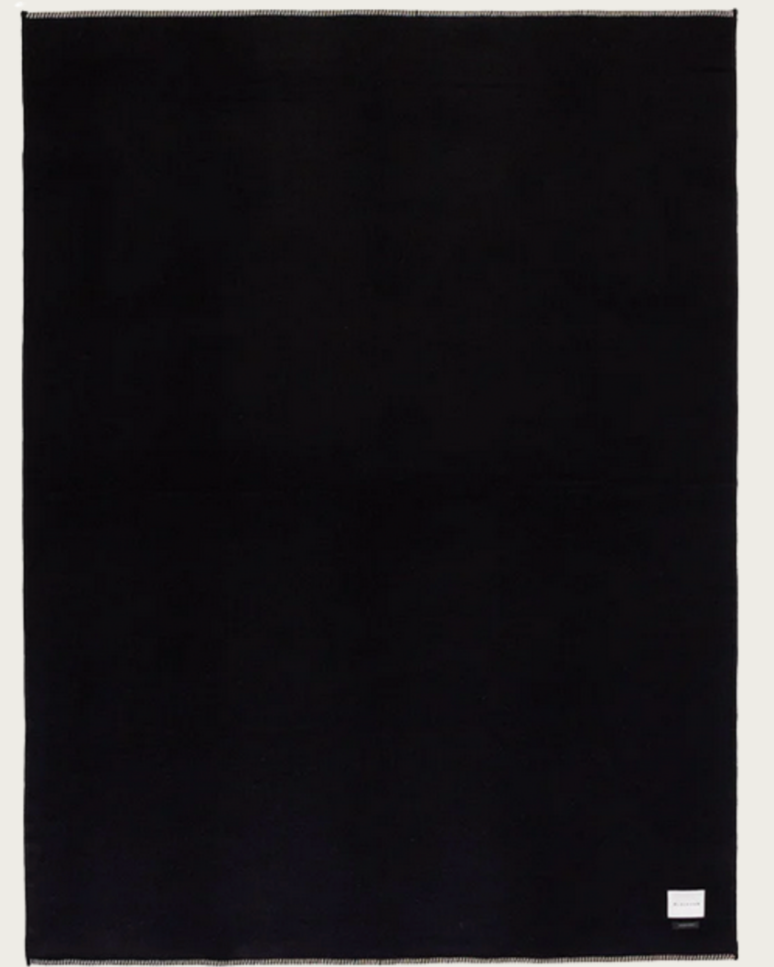 Blacksaw blankets Judd Solid Throw in Black